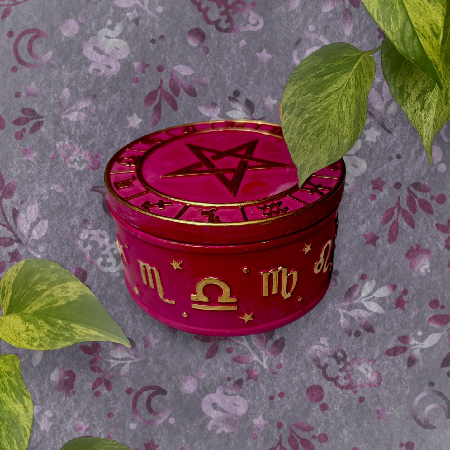 Trinket Box - Magenta Star and Horoscopes Detail