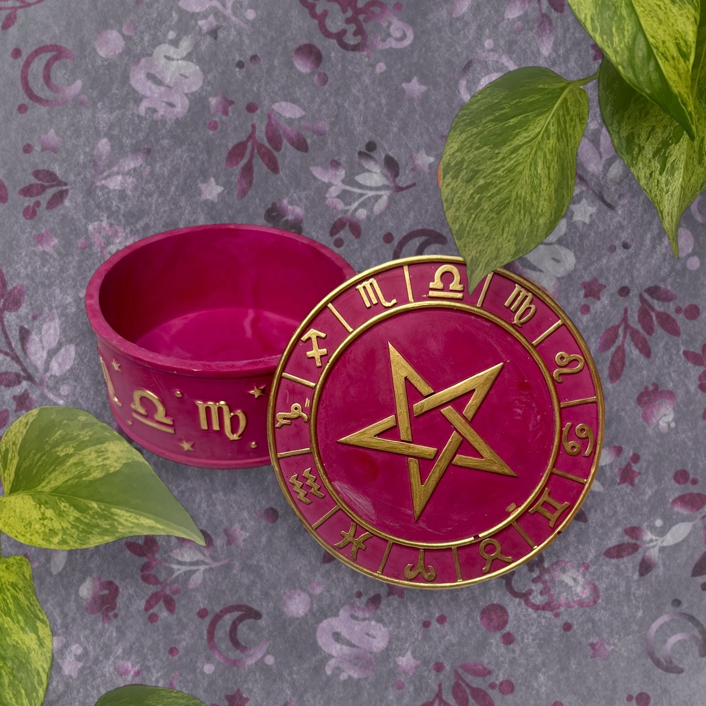 Trinket Box - Magenta Star and Horoscopes Detail