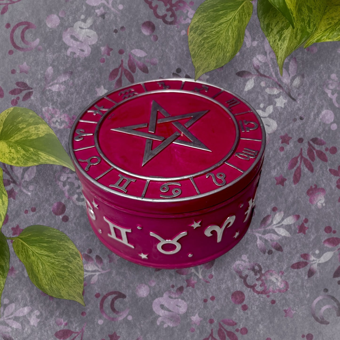 Trinket Box - Magenta Star and Horoscopes Detail