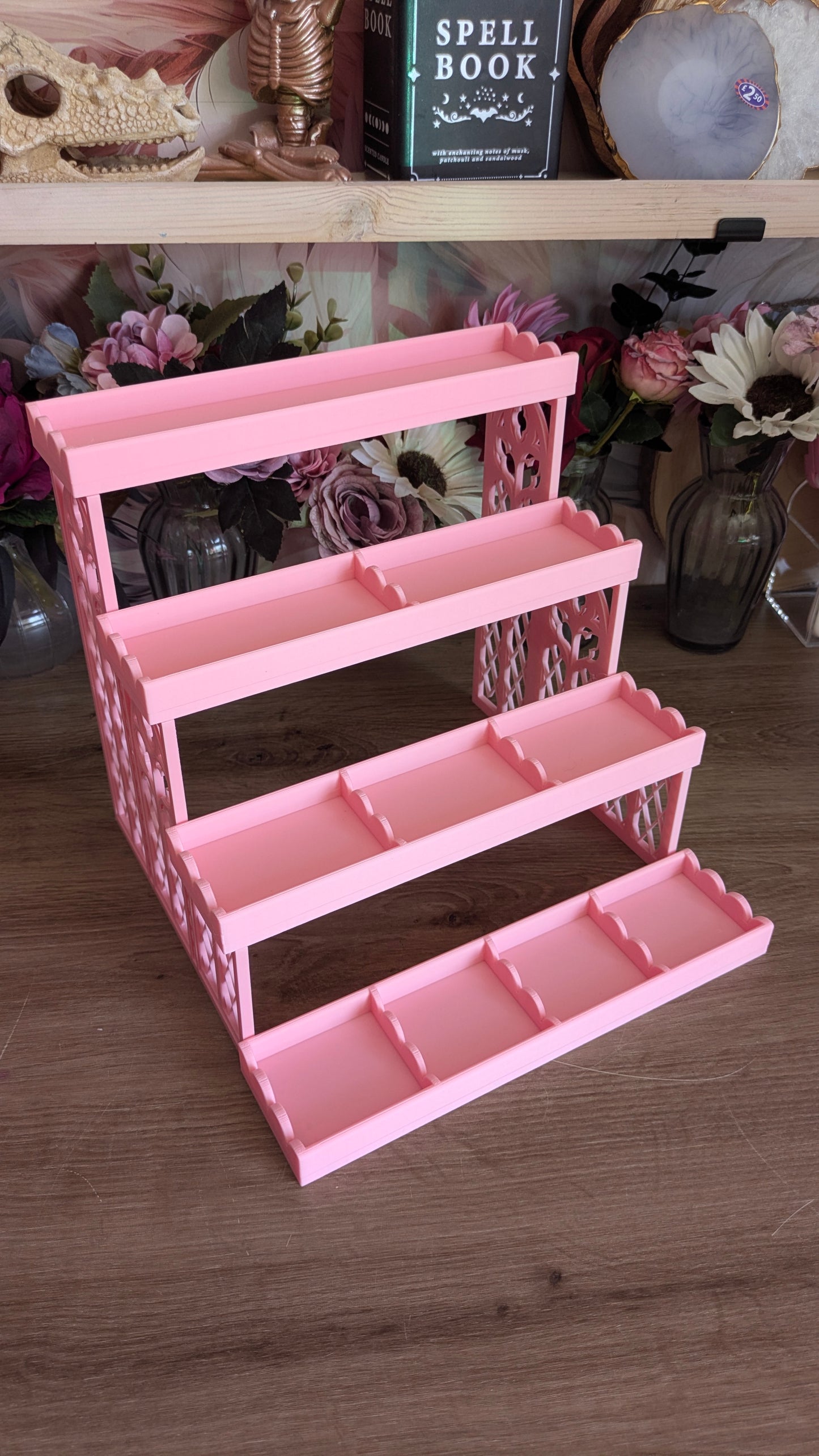 The Scalloped Single Section Shelf