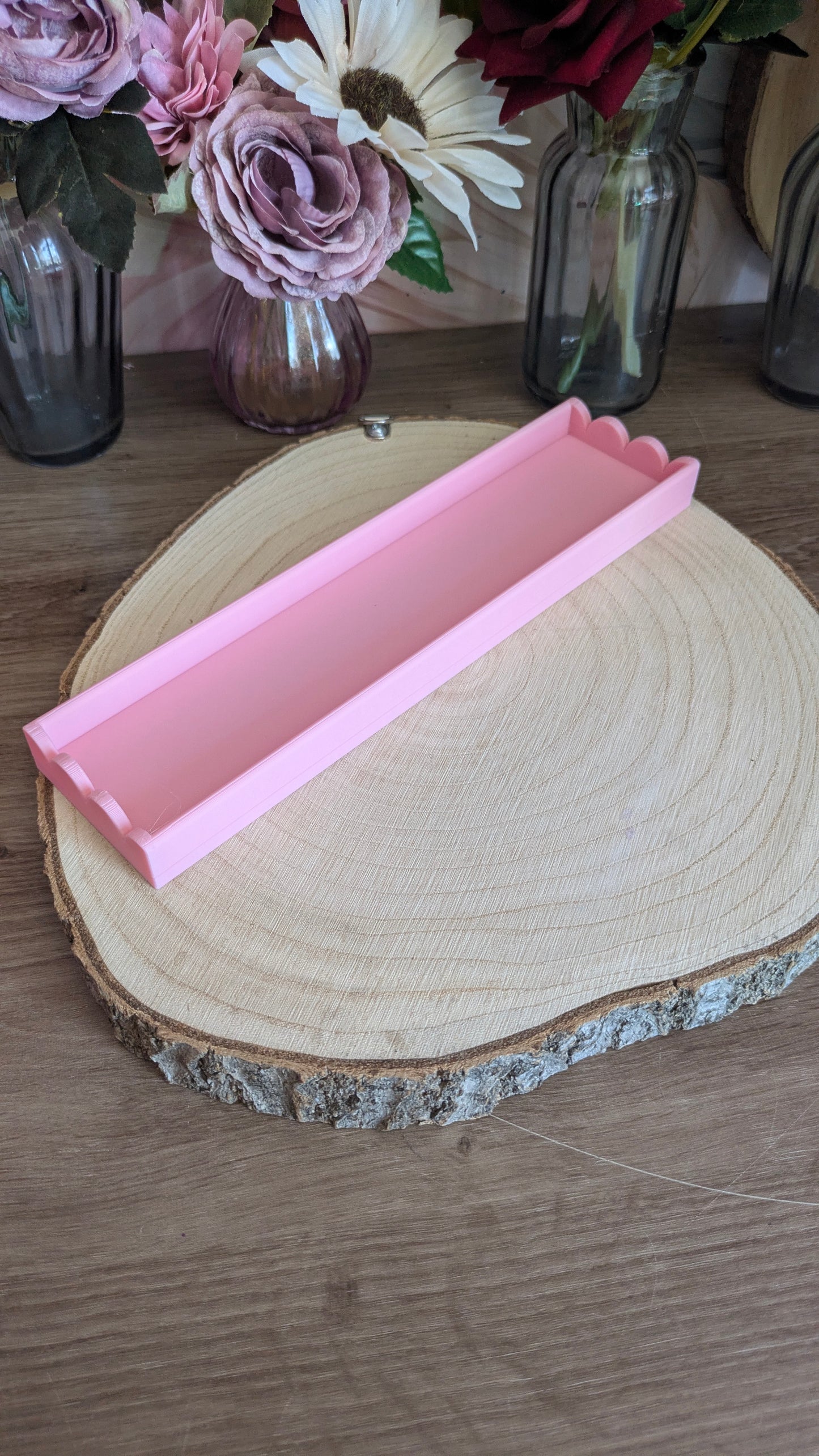 The Scalloped Single Section Shelf